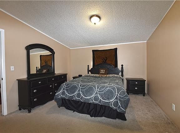 5th image of 124 Royal Dr