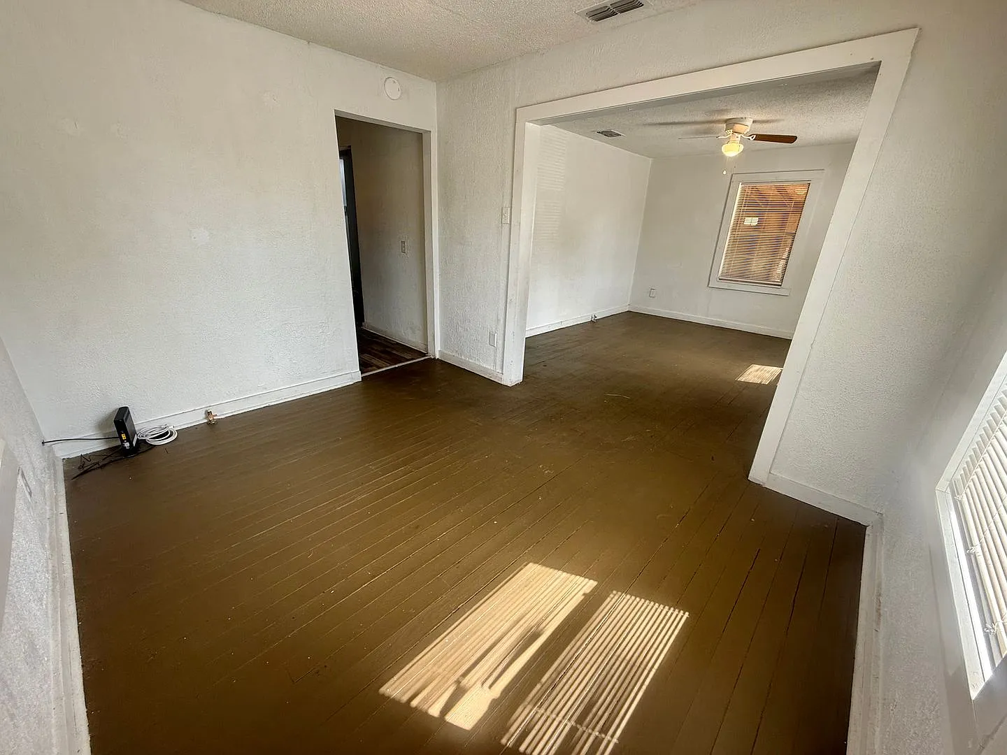 Charming 2-bed/1-bath! — Photo 4
