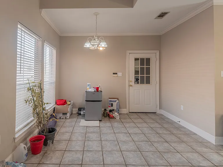 5684 Ducros Dr — Photo 14