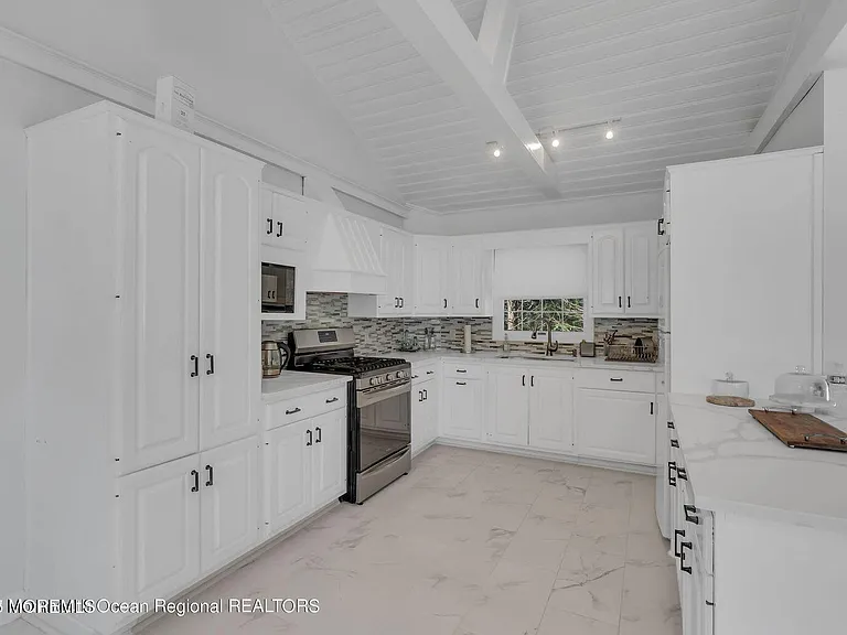373 W Park Ave — Photo 7