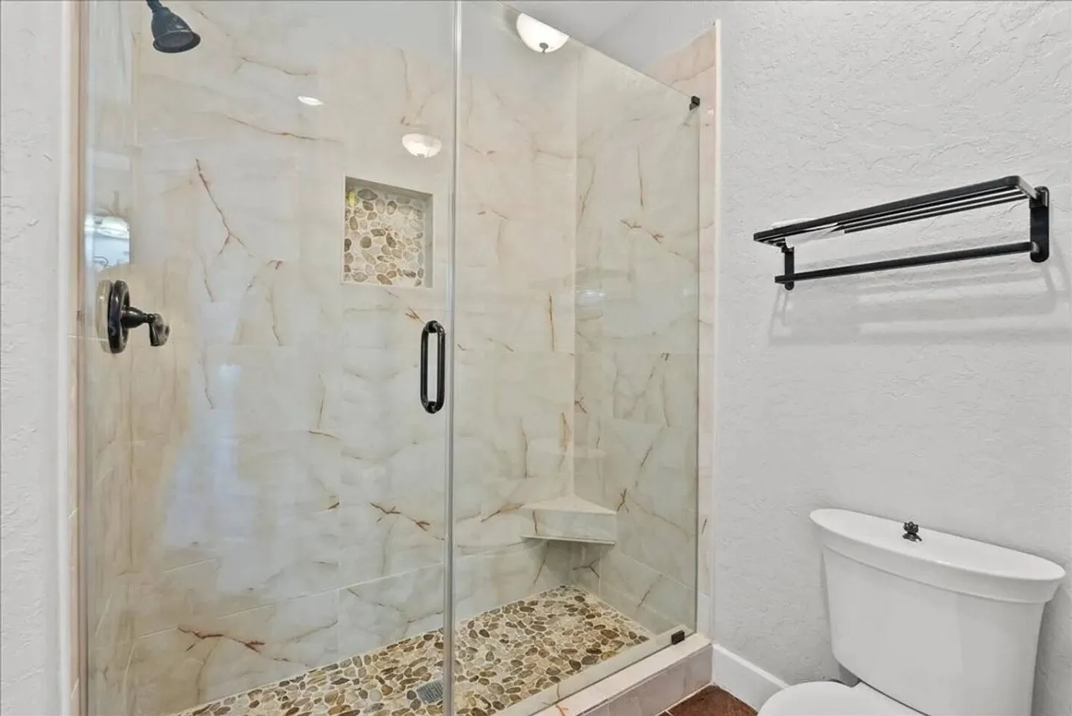 4 bed, 2.0 bath, 2012 sqft, $3,223 — Photo 3