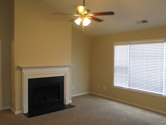3rd image of 4819 Camelot Dr