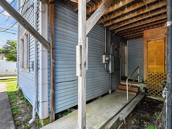 4th image of 102 S Lockwood Dr
