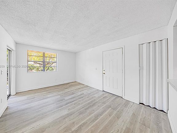 3rd image of 1237 SW 46th Ave APT 806
