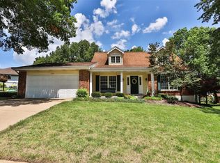 1807 Waterford Ridge Dr, Ballwin, MO 63021