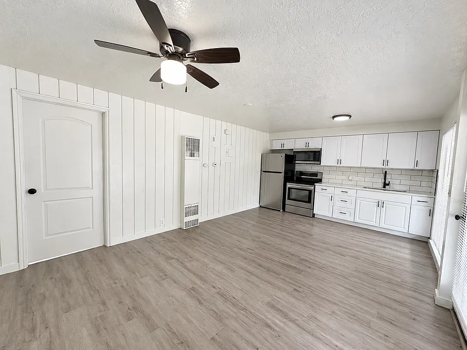 951 N Redwood Rd #4