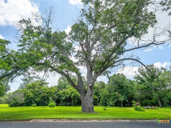 24 Glen Cove Dr, Seguin, TX 78155
