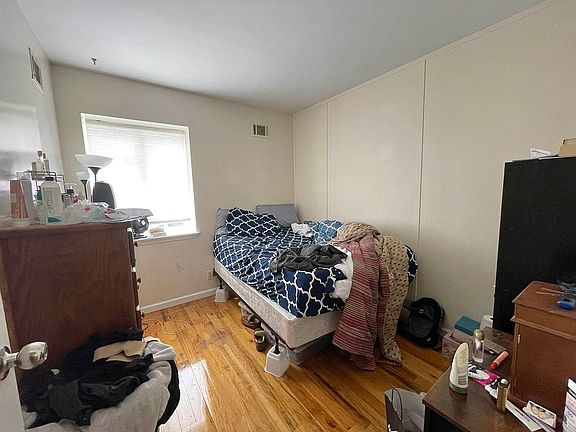 4th image of 571 Warren St #103