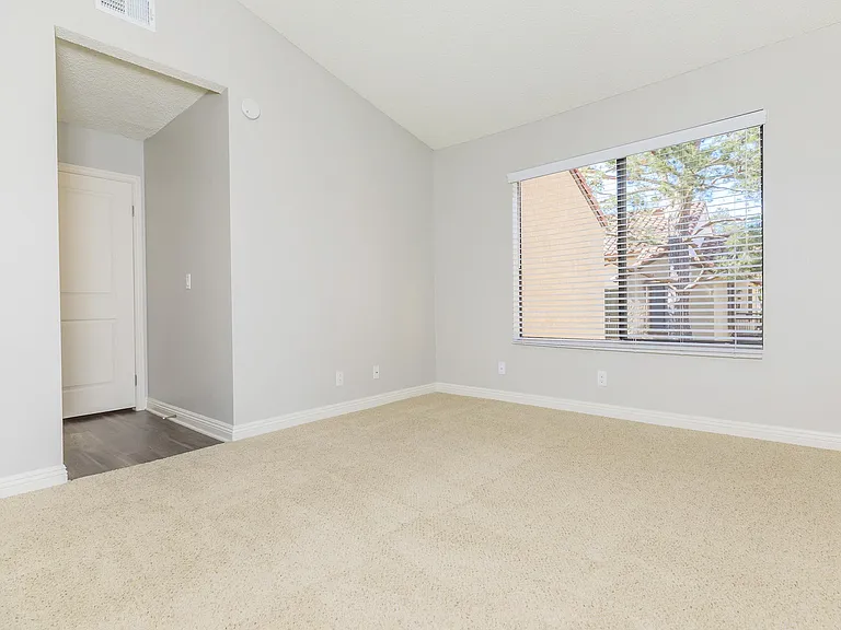 Villa La Paz Apartment Homes — Photo 35