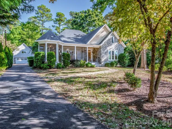 351 Catalina Dr, Mooresville, NC 28117