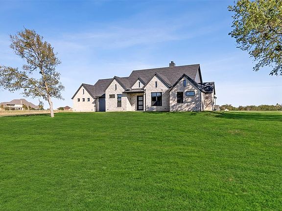 3rd image of 1088 Crystal Lake Dr