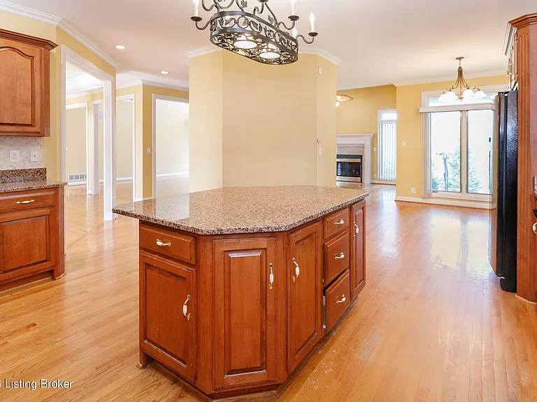 9511 Felsmere Cir — Photo 16