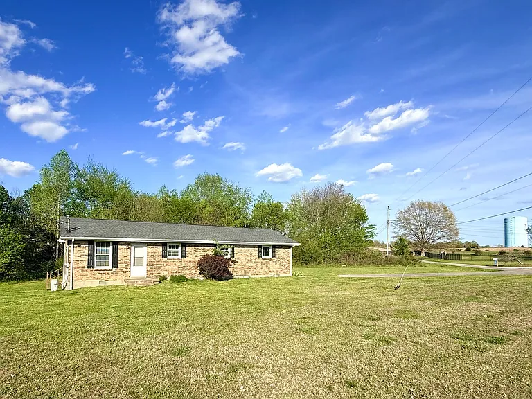 2121 Bracey Cir — Photo 9