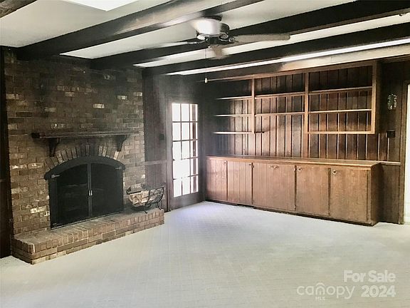 5th image of 303 Brookmeade Dr