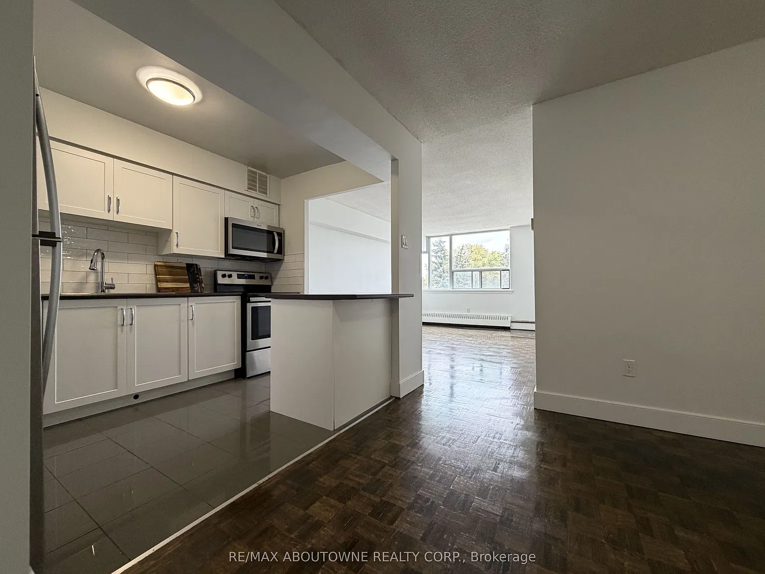 3 bed, $2,710 — Photo 3