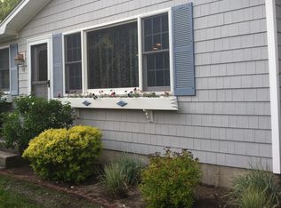 10 Howell Pl, Speonk, NY 11972