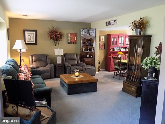 5th image of 35 Hideaway Dr