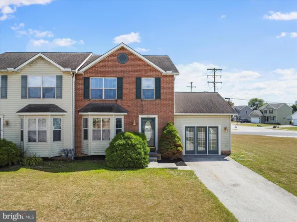 202 Skyview Cir, Hanover, PA 17331