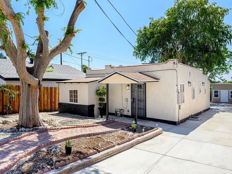 10607 Whitegate Ave — Photo 1