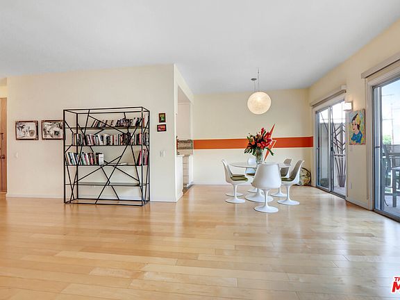 4th image of 612 S Barrington Ave APT 315