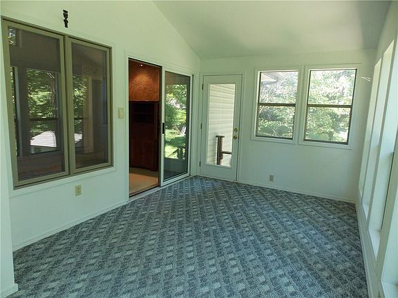 4th image of 10 Dunedin Dr