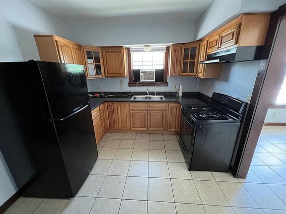 4th image of 2333 Dreux Ave