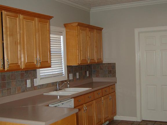 4th image of 225 Peachtree St