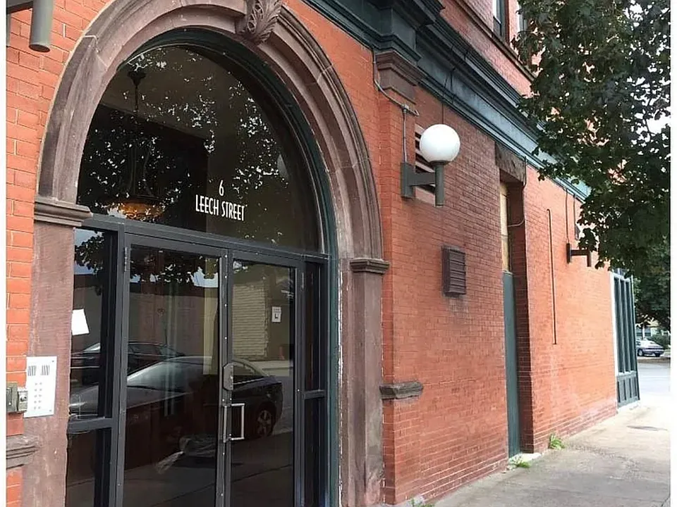 Historic building on West 7th and Grand in St. Paul