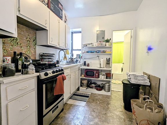 3rd image of 115 W 106th St APT 4B