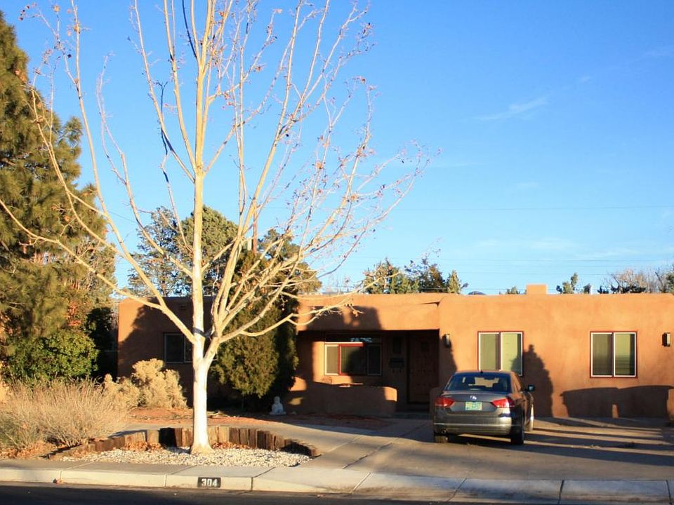 1st image of 304 Sierra Pl NE