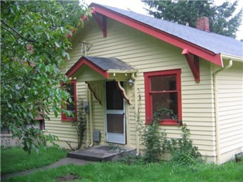 1st image of 402 Garrison St NE