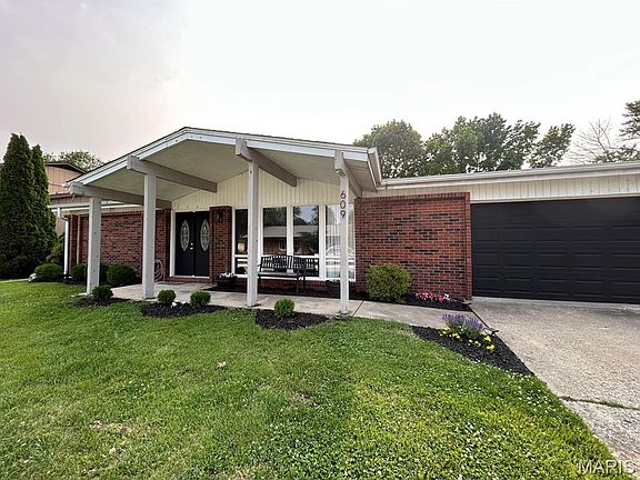 2nd image of 609 Lenora Dr