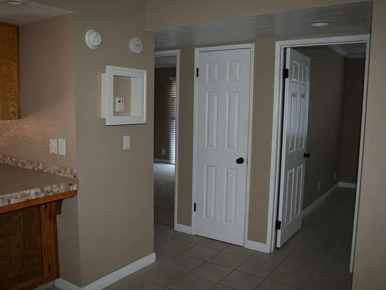 940 Atkins St #B — Photo 8