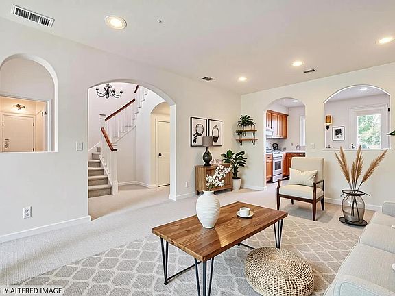 5th image of 924 Aston Avenue