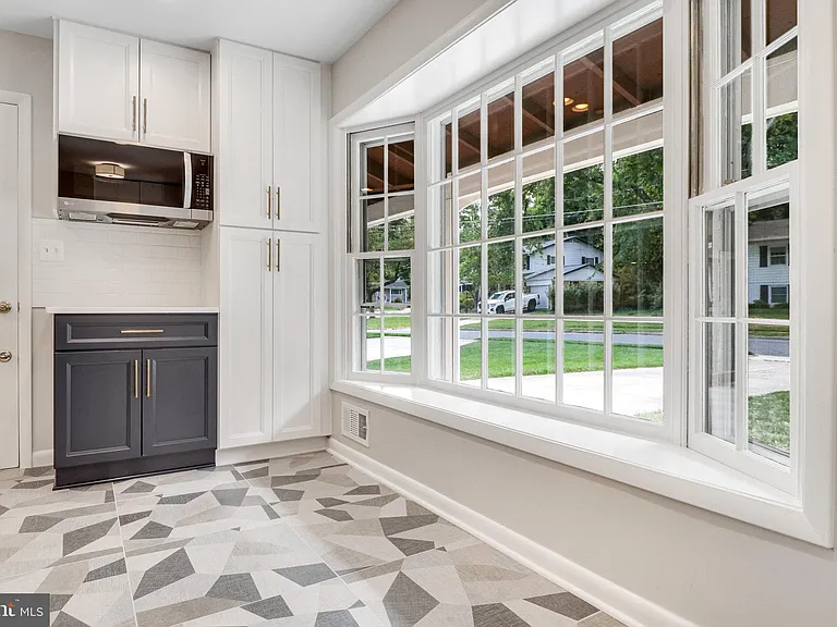 5019 Fleming Dr — Photo 15