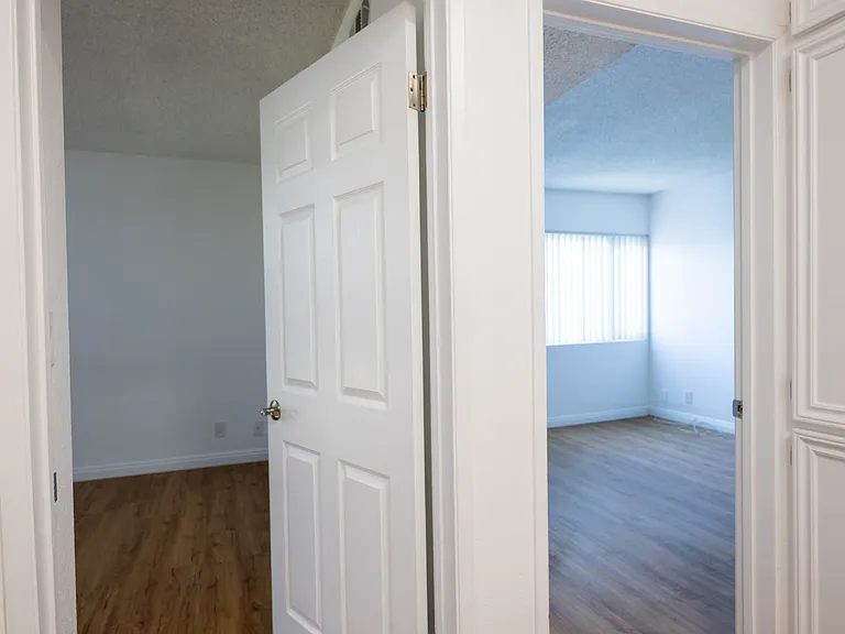 13059 Oxnard St #209 — Photo 6