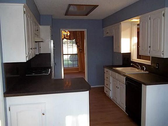 5th image of 1203 Oak Timber Dr