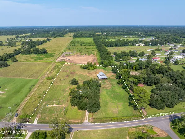 402 Sunset Strip, Sunset, LA 70584