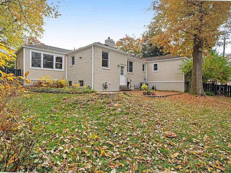 2700 N Dinwiddie St — Photo 41
