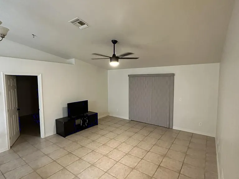 5027 Benton St — Photo 11