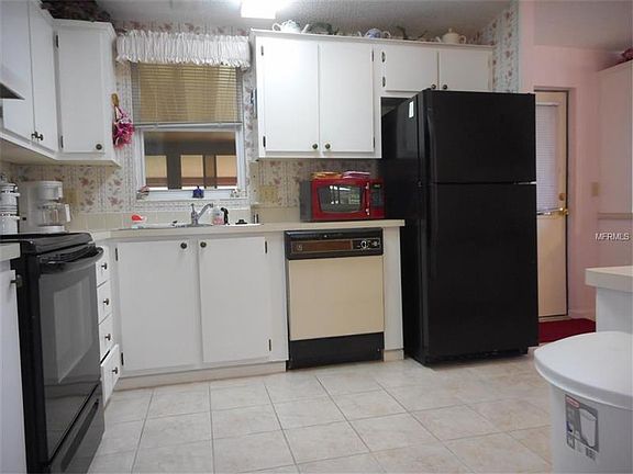 2nd image of 508 Rainbow Blvd