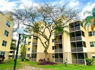 8353 Lake Dr APT 303, Doral, FL 33166
