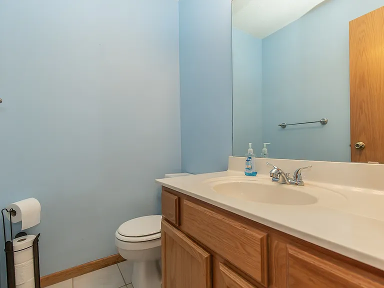 Main level 1/2 Bathroom
