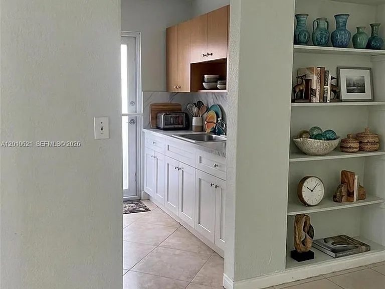 2412 SW 11th St #1 — Photo 5