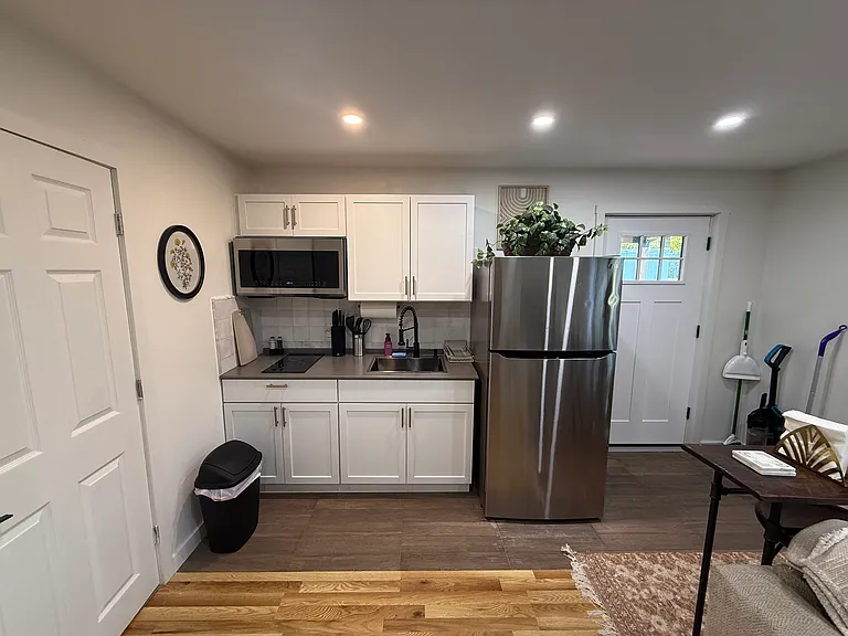 20 Reservoir Rd #B — Photo 6