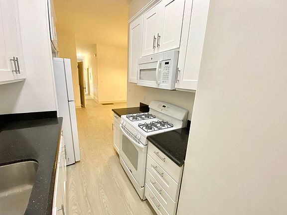 3rd image of 2506 Folsom St