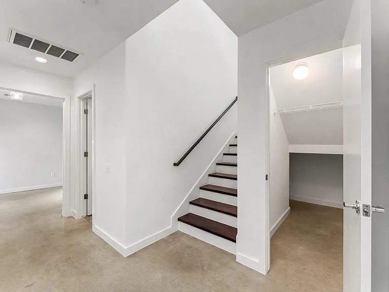 3012 Commerce St — Photo 2