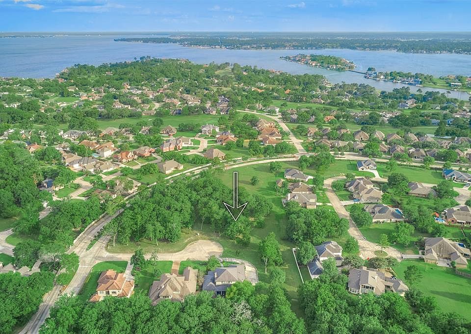 Welcome home to 2 Edgewood Drive. Come live where you play!