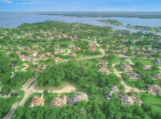 2 Edgewood W, Montgomery, TX 77356