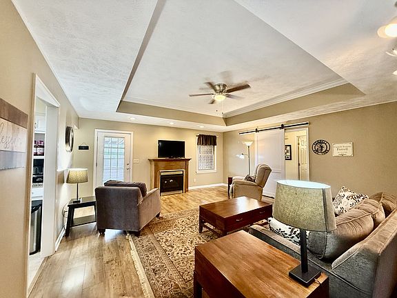 2nd image of 204 Primrose Ln